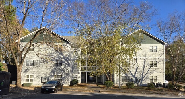 Building Photo - "Spacious 1391 Sq Ft Condo in Raleigh's Pr...