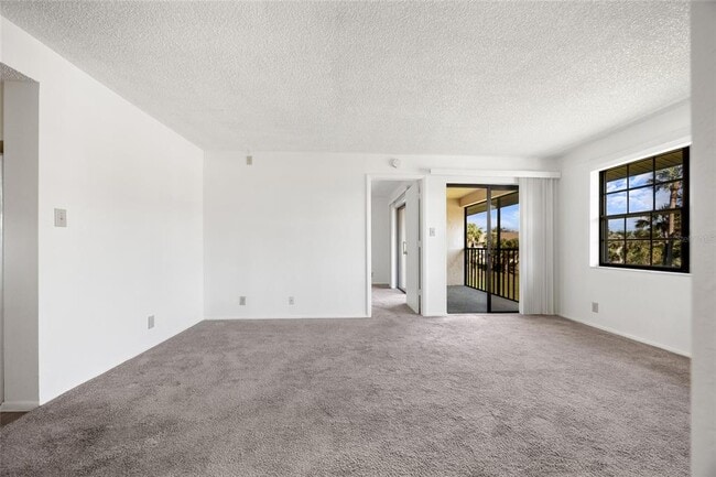 Photo - 19505 Quesada Ave Unidad EE204