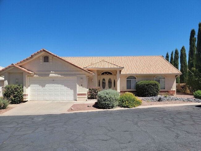 Photo - 4 Bedroom Home with Scenic Views