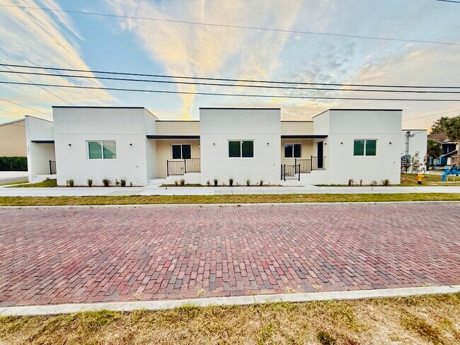 401 E Boyer St