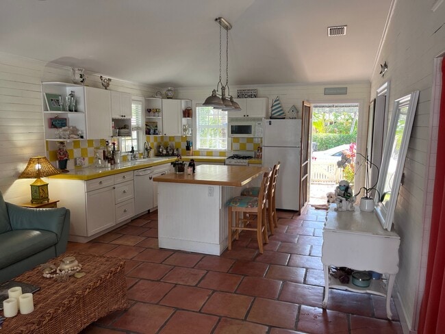 Photo - 525 N Lakeside Dr