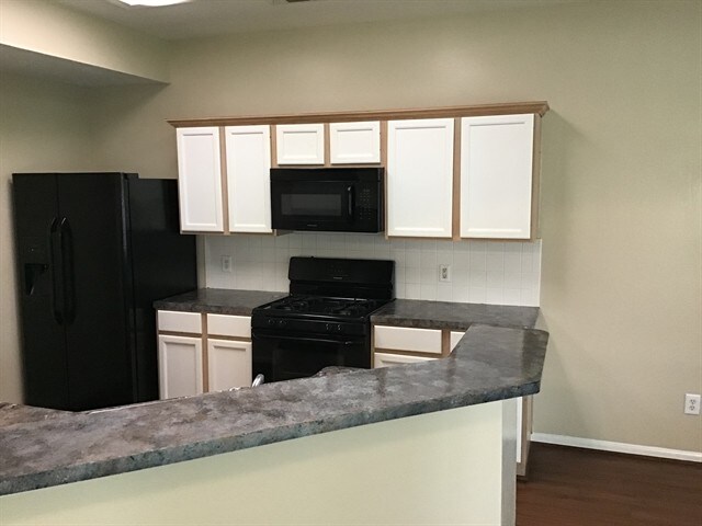 Photo - 1805 Manor Cir
