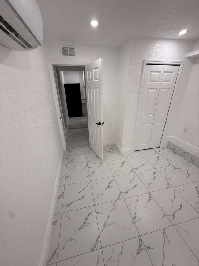 Photo - 6502 W Clifton St