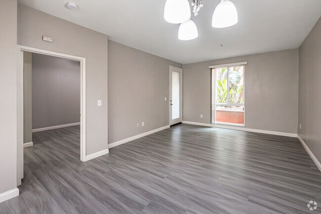 1BR, 1BA - 762SF - Dining room/Living Room