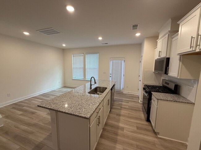 Photo - Mebane / Townhouse