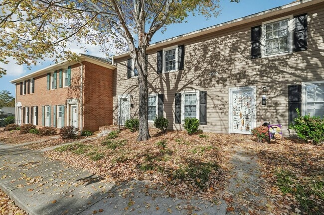 Building Photo - 3915 Valley Ct