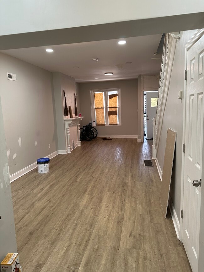 living room area - 6020 Kershaw St