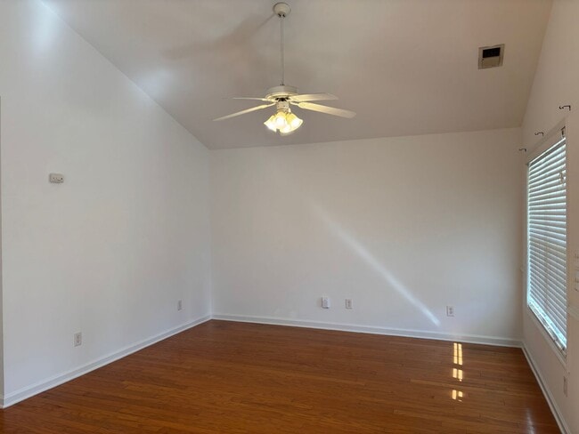 Building Photo - Adorable Well Kept Rental Home in Arrowhead