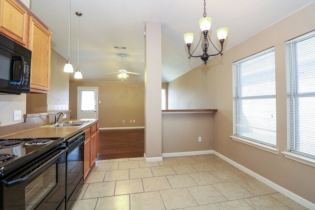 Photo - 320 Montana Dr