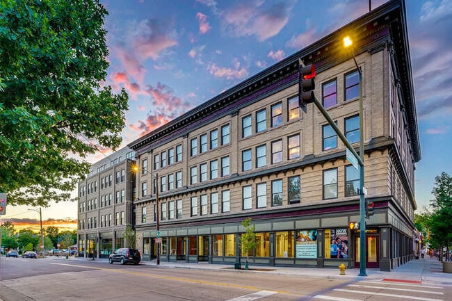 Building Photo - The Quayle