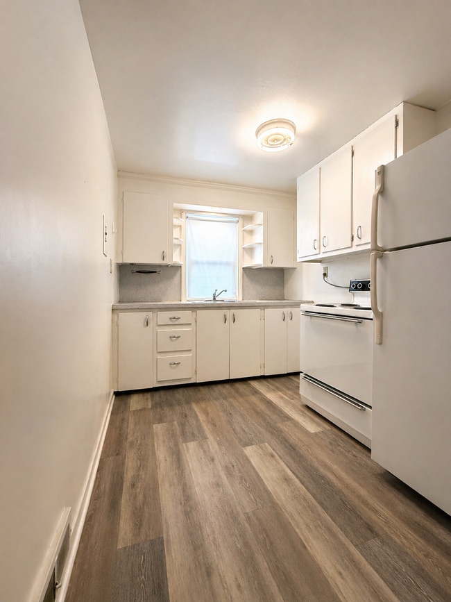 Photo - 217 W Maple St