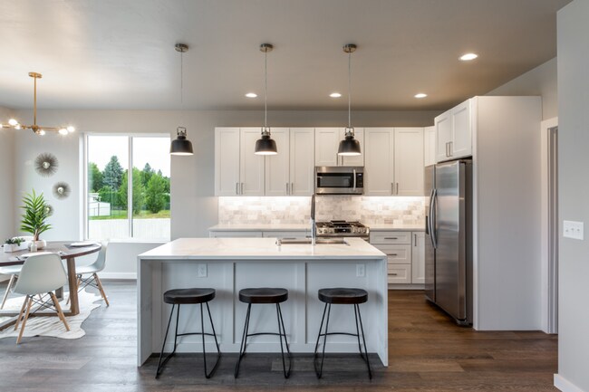 Photo - Fully Furnished New 5 Bed, 3 Bath Modern H...