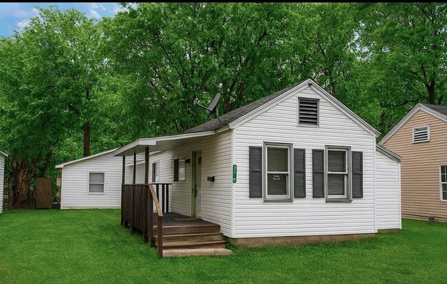 Charming 3-Bedroom, 1.5 Bath Home with Bon... - Charming 3-Bedroom, 1.5 Bath Home with Bon...