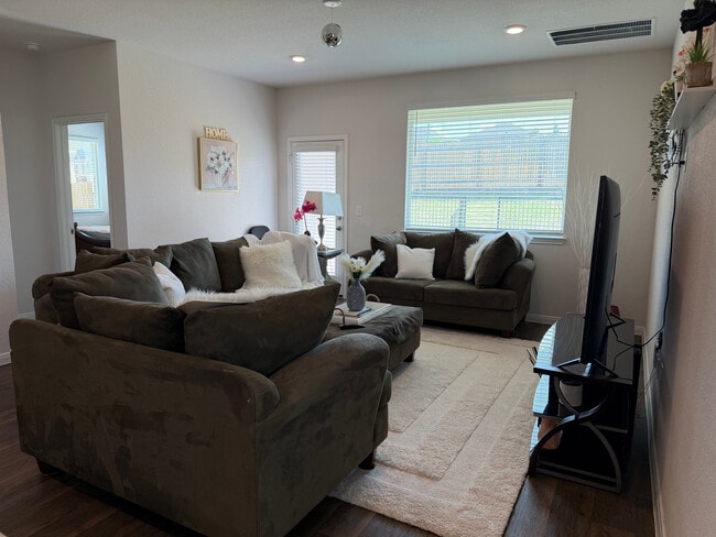 Room in Single Family Home on Brooklyn Dr