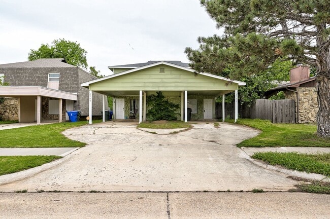 Building Photo - 1709 Beaumont Dr