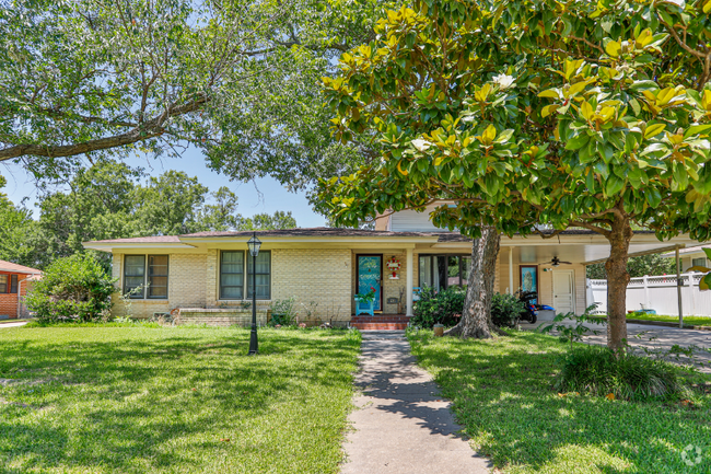 Building Photo - 1201 Whaley Dr Rental