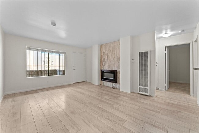 Building Photo - 392 Coronado Ave Unit 02 Rental