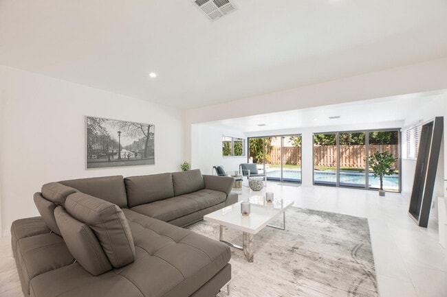 Photo - 3000 NE 21st Terrace Casa