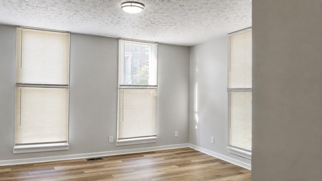 Building Photo - 700 W Wabash Ave Unit 700-B