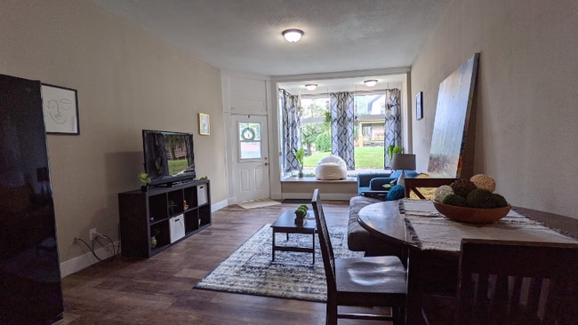 Photo - 902-904 W Locust St Unidad 902