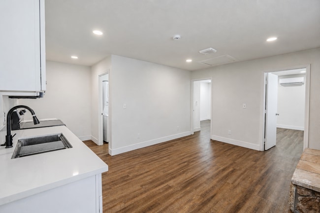 Photo - 8840 San Vicente Ave Unit 2
