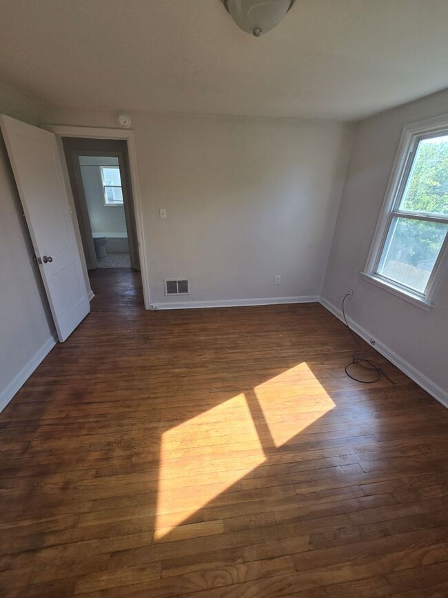 Photo - 2703-2705-2705 Eakin Rd Apartamento Unidad 2705 Eakin Rd