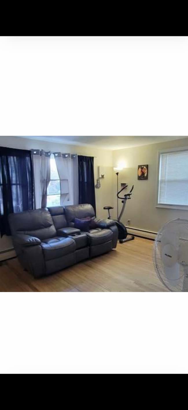 Building Photo - 138 Draper St Unit Draper street left side