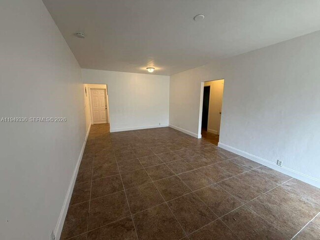 Photo - 12605 NE 13th Ave Unidad 5