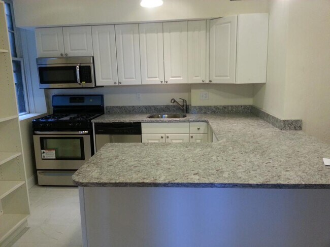 Building Photo - 2001 Commonwealth Ave Unit 5