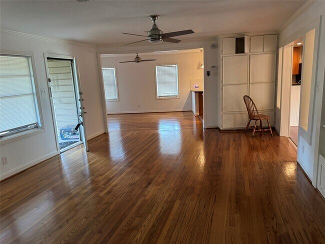 Photo - 6944 Burgess St