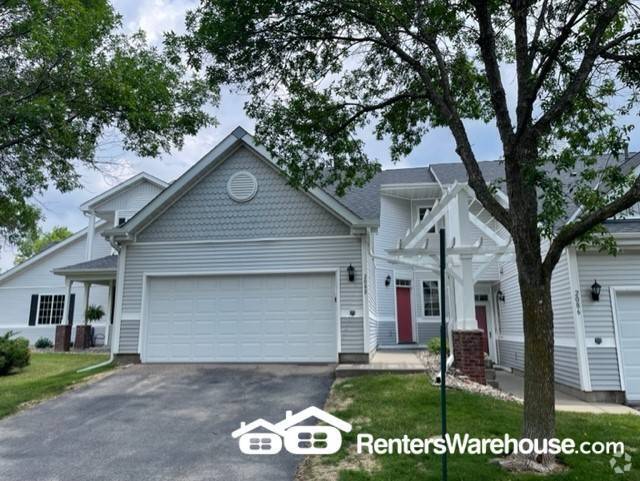 Building Photo - 2088 Mainstreet Rental