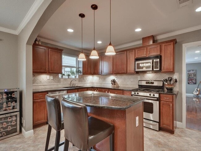 Photo - 610 W N Loop Blvd