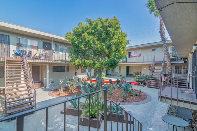 530 E Arbor Vitae St