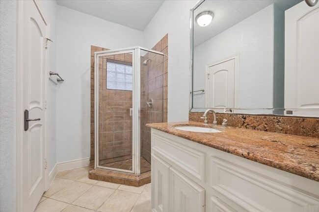 Photo - 2128 Harold St