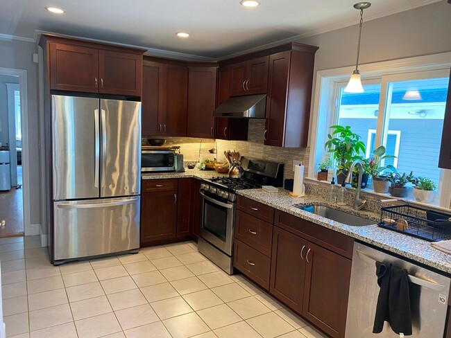 Building Photo - WOW!!!!  NO FEE!!  GORGEOUS 4 BED/2 BATH APARTMENT IN BRIGHTON'S OAK SQUARE AVAIL 9/1