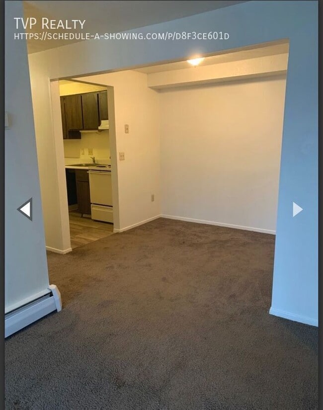 Photo - 1454 W River Rd N
