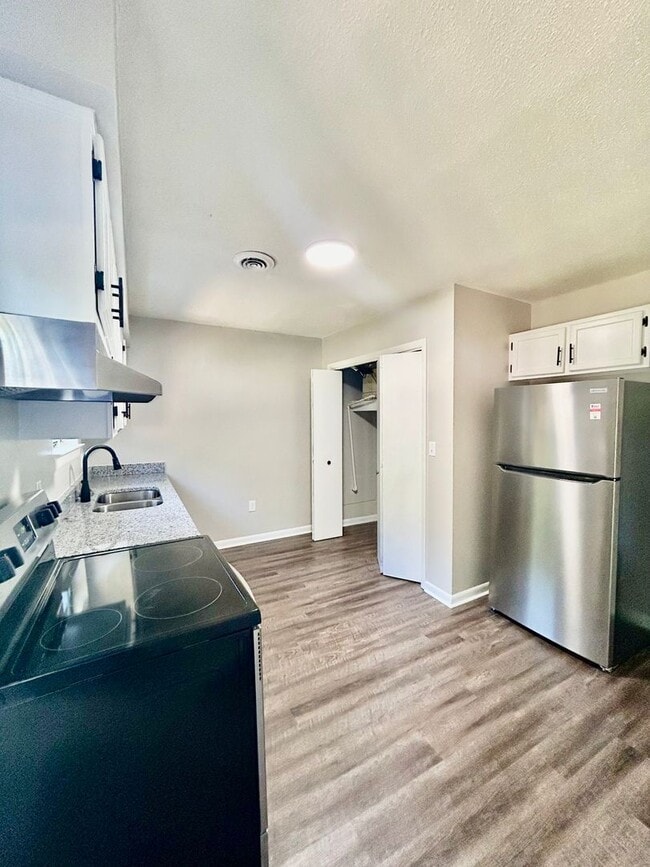 Photo - 706 Roberta Drive