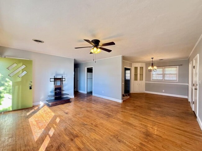 Photo - 800 McAbee Dr