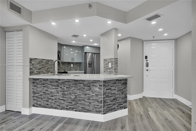 Photo - 5880 Collins Ave Unit 403