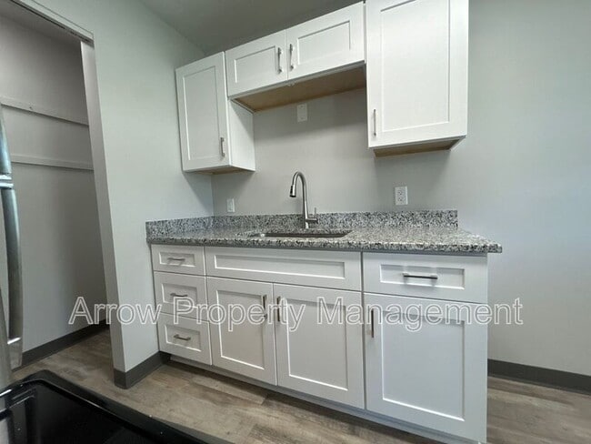 Photo - 407 H St