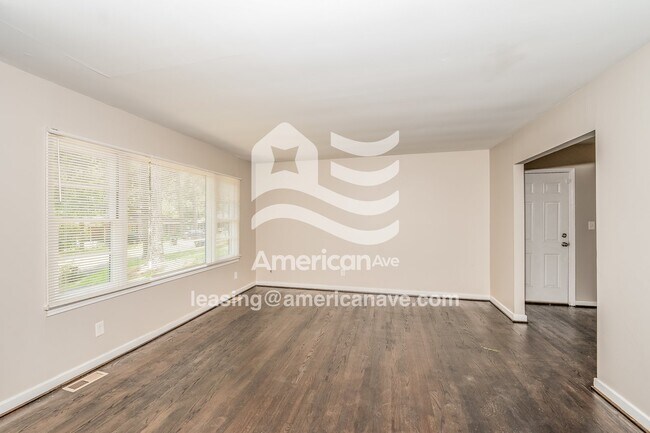 905 Charles Cir