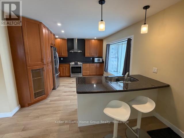 Photo - 460 Main St N