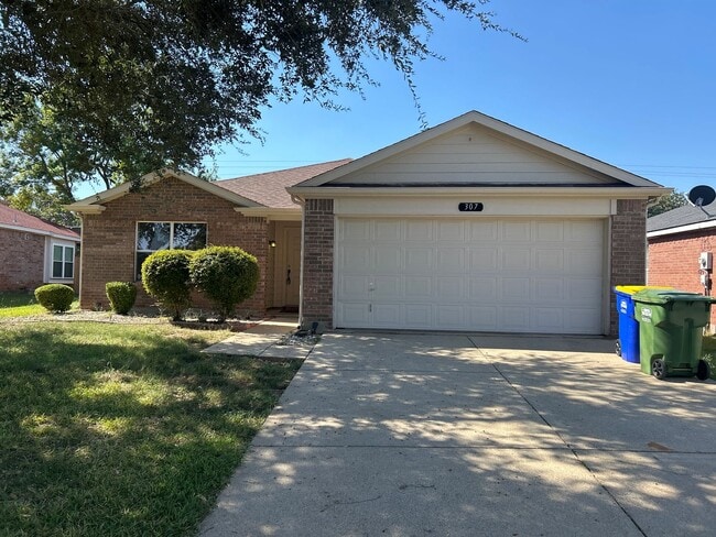 Building Photo - 307 Oakhurst Dr