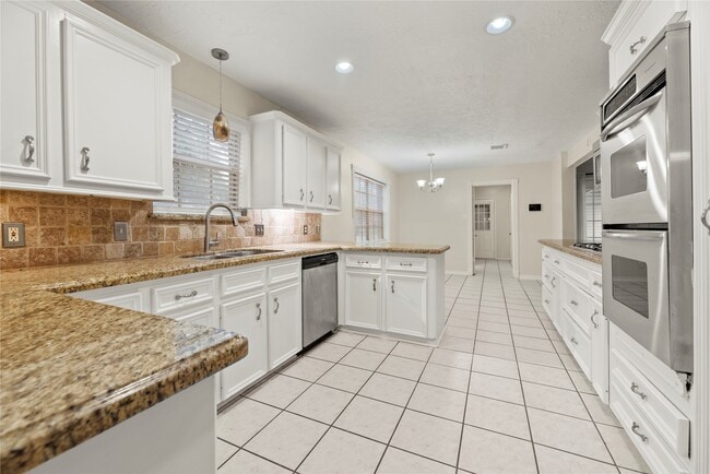 Photo - 1103 Suwanee Ln