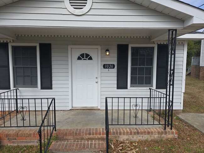 2 Bed 1 bath duplex - 2 Bed 1 bath duplex Rental