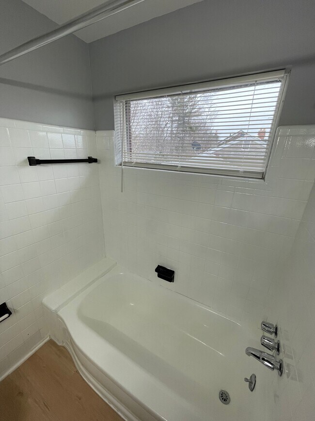 Photo - 10400 Beaconsfield