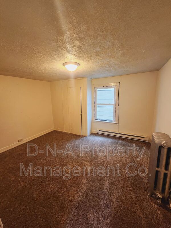 Photo - 810 Monroe St