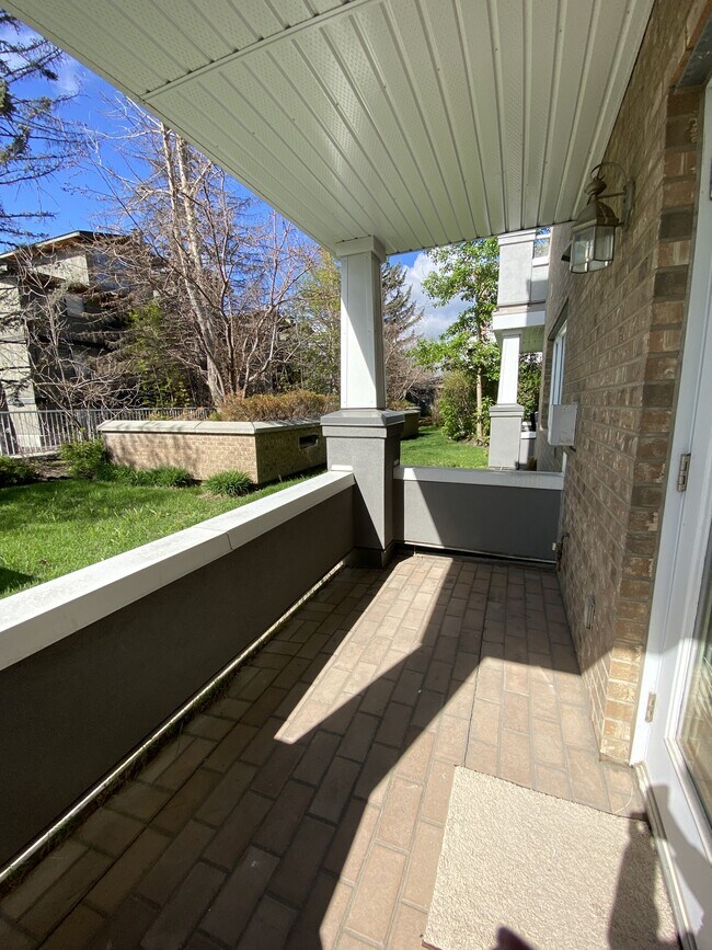 Photo - 790-790 Kingsmere Crescent SW Unit 1