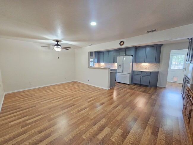 Photo - 317 Ebony Ave