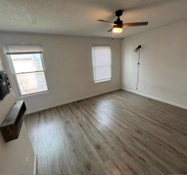 Photo - 3 BED 2 BATH TOWNHOME CENTRALLY LOCATED IN COLORADO SPRINGS!!!